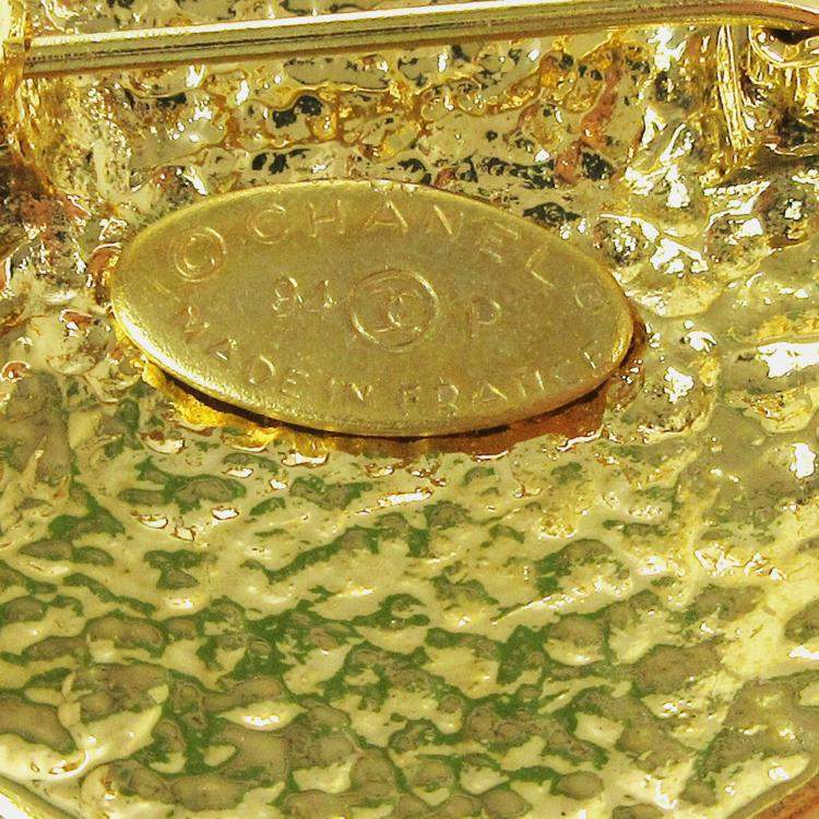 Pre Owned Chanel Medallion Brooch Pin Gold
