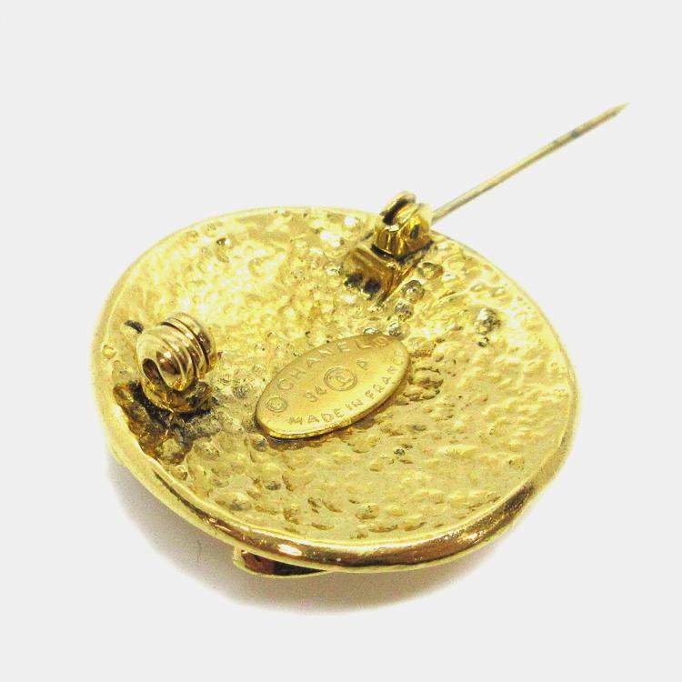 Pre Owned Chanel Medallion Brooch Pin Gold