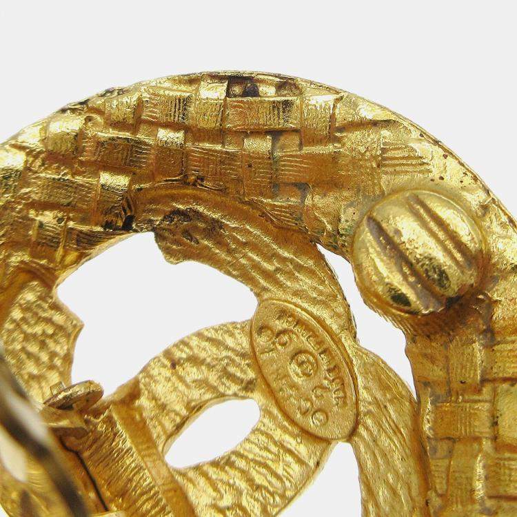 مملوكة مسبقًا Chanel Button Earrings Clip-On Gold