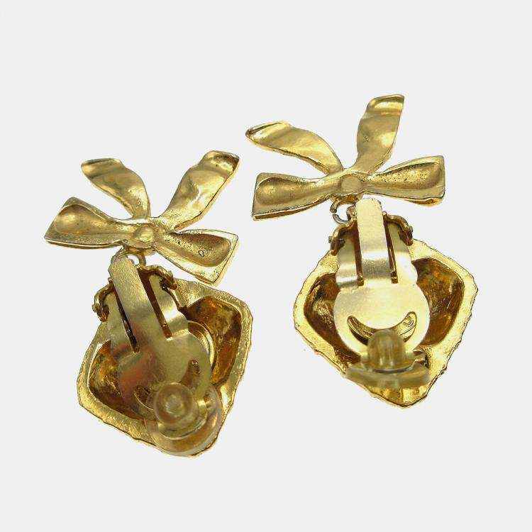 مملوكة مسبقًا Chanel Quilted Bow Dangle Earrings Clip-On Gold