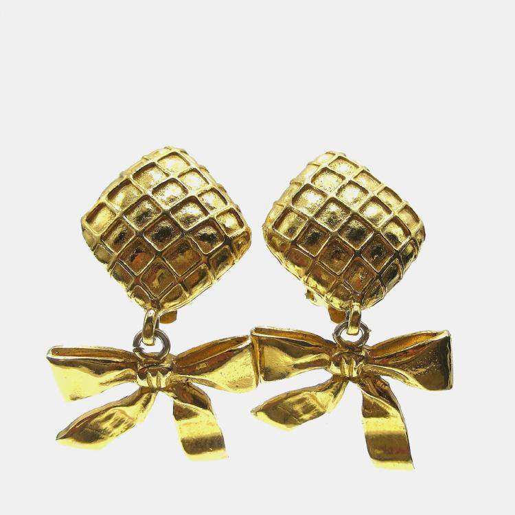 مملوكة مسبقًا Chanel Quilted Bow Dangle Earrings Clip-On Gold
