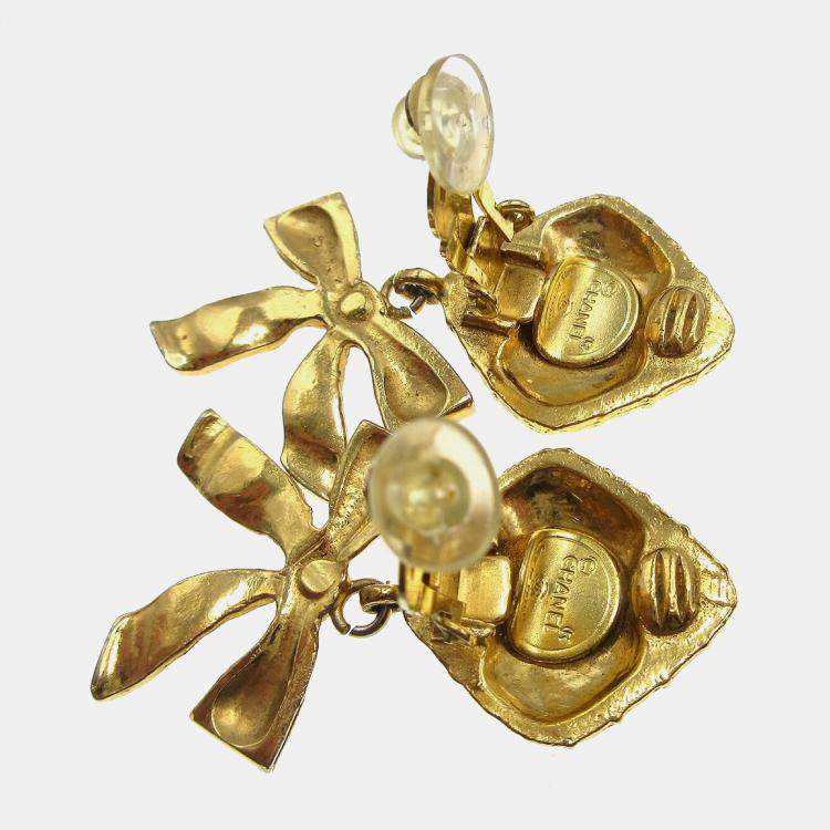 مملوكة مسبقًا Chanel Quilted Bow Dangle Earrings Clip-On Gold