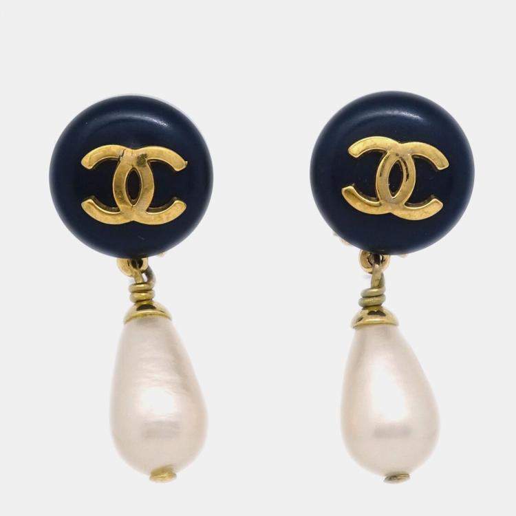 مملوكة مسبقًا Chanel Artificial Pearl Dangle Earrings Clip-On Black