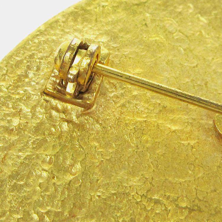 Pre Owned Chanel Medallion Brooch Pin Gold