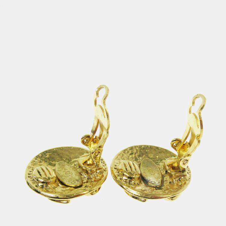 مملوكة مسبقًا Chanel Button Earrings Clip-On Gold