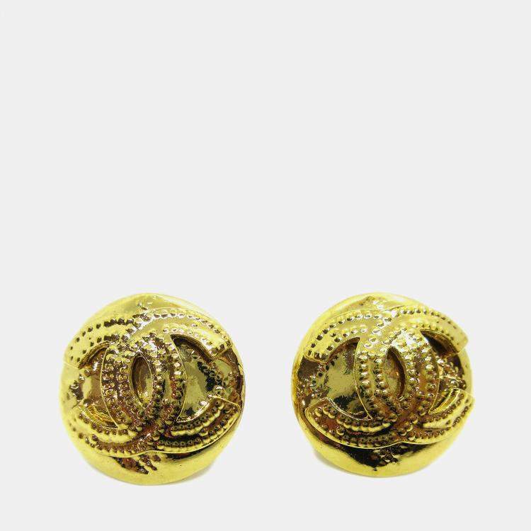 Pre Owned Chanel Button Earrings Clip-On Gold