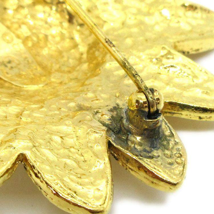 Pre Owned Chanel Lion Brooch Pin Gold
