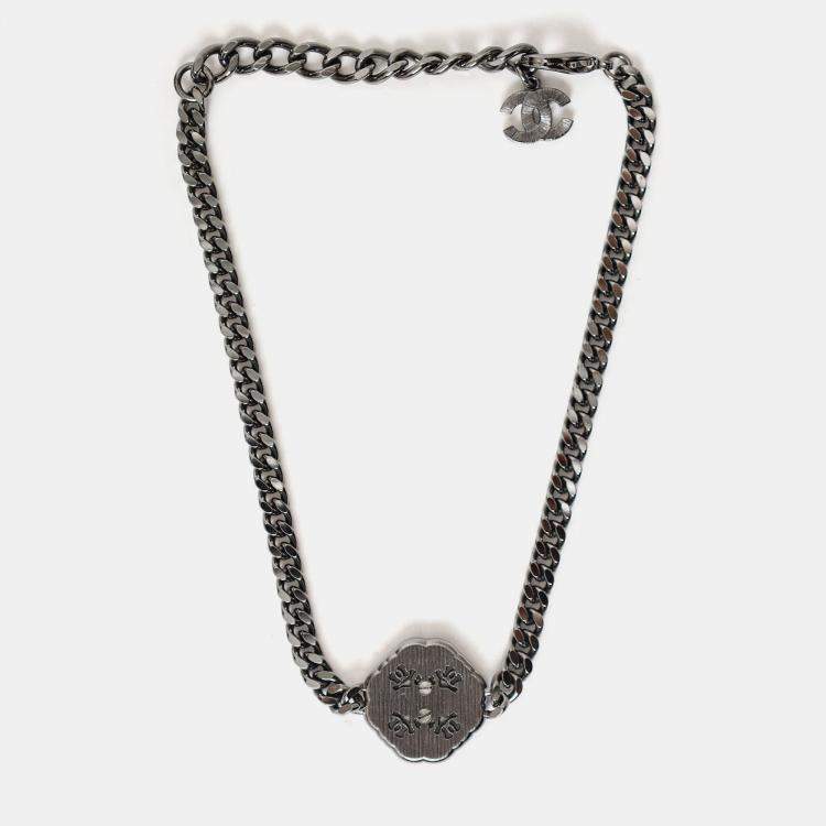Pre Owned Chanel B22 Hexagon Crystal Embellished CC Choker