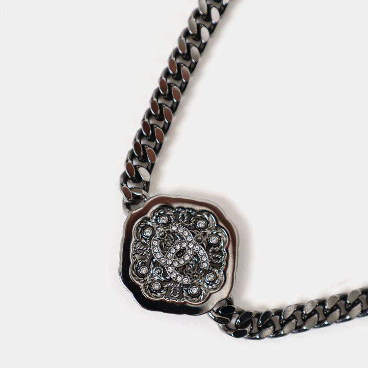 Pre Owned Chanel B22 Hexagon Crystal Embellished CC Choker