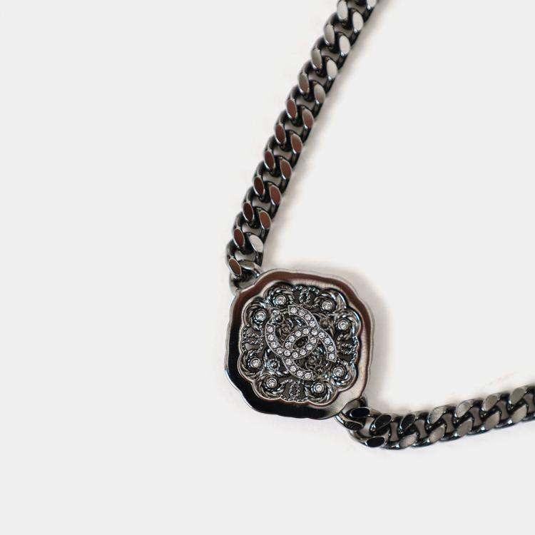 Pre Owned Chanel B22 Hexagon Crystal Embellished CC Choker