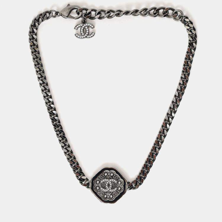 Pre Owned Chanel B22 Hexagon Crystal Embellished CC Choker