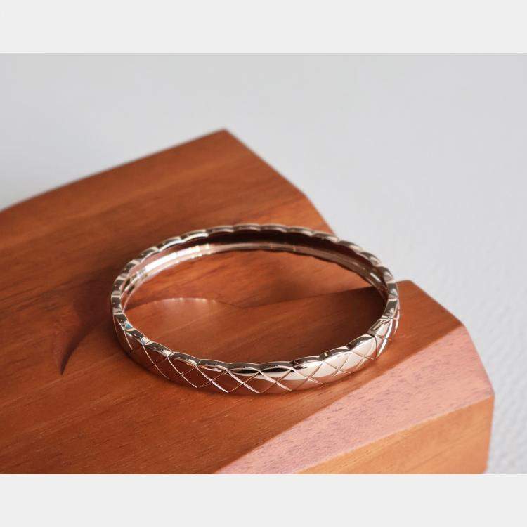 Pre Owned Chanel Coco Crush Wide Bracelet Gold Size S