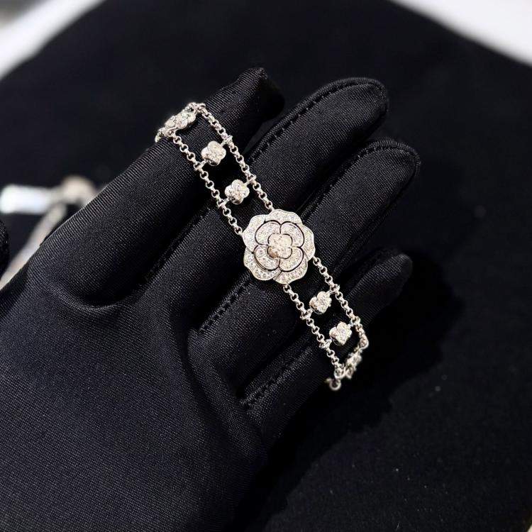 Pre Owned Chanel Camellia Diamond Set White Gold Necklace