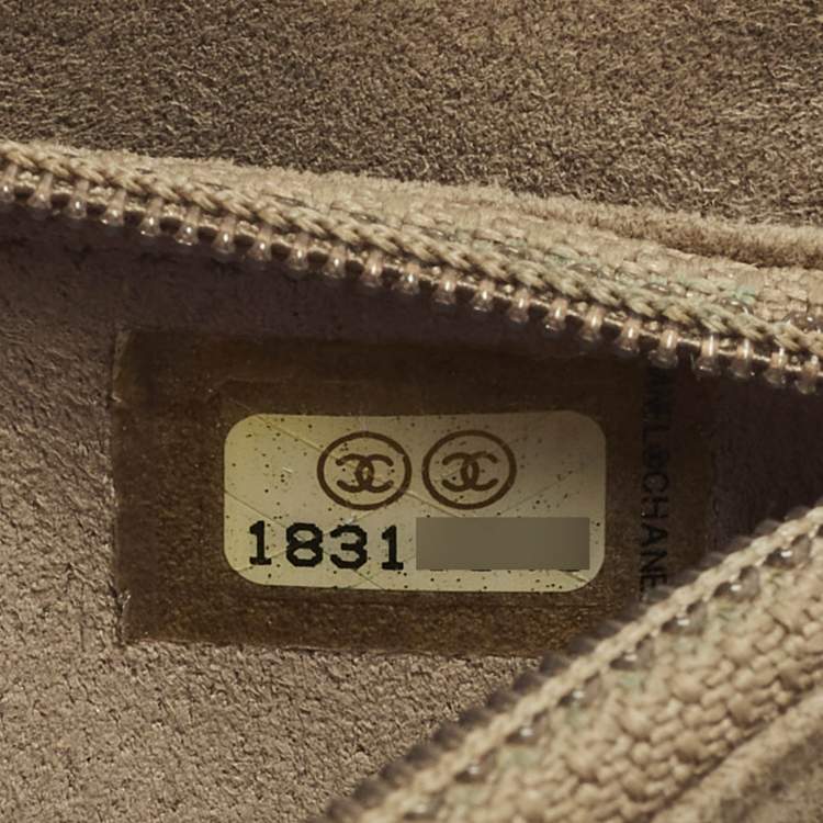 Pre Owned حقيبة هاتف شانيل CC O جلد مبطن فضي