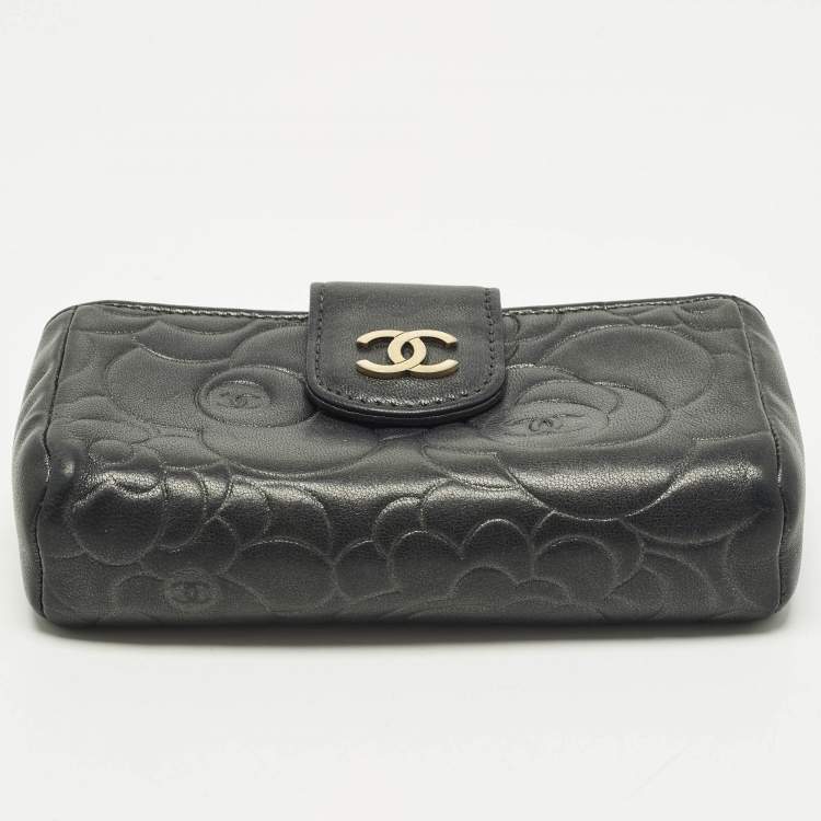 Pre Owned حقيبة هاتف شانيل CC O جلد مبطن فضي