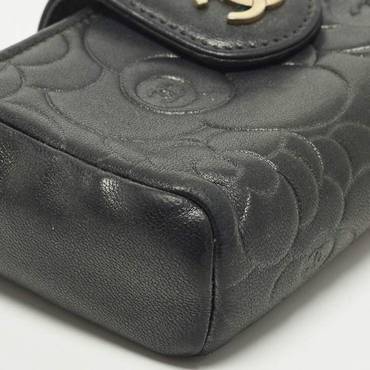 Pre Owned حقيبة هاتف شانيل CC O جلد مبطن فضي