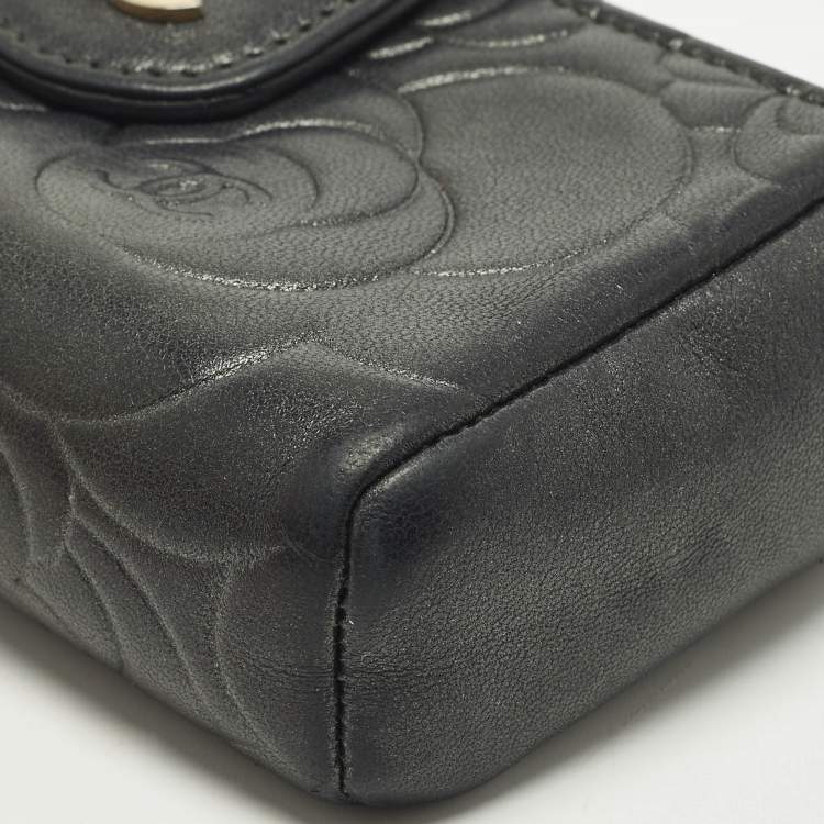 Pre Owned حقيبة هاتف شانيل CC O جلد مبطن فضي