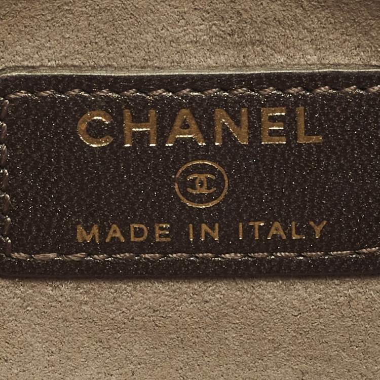 Pre Owned حقيبة هاتف شانيل CC O جلد مبطن فضي