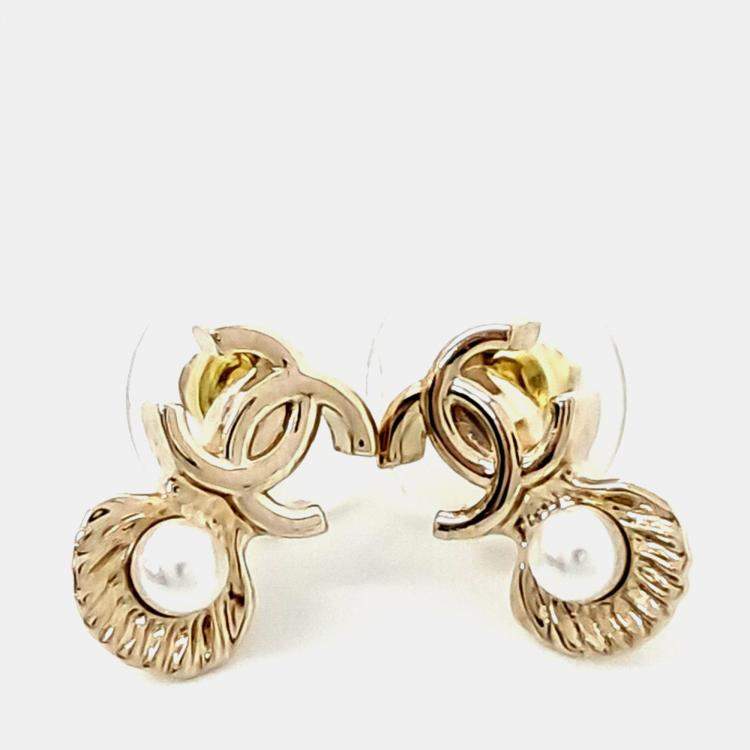 Pre Owned Chanel Metal earrings