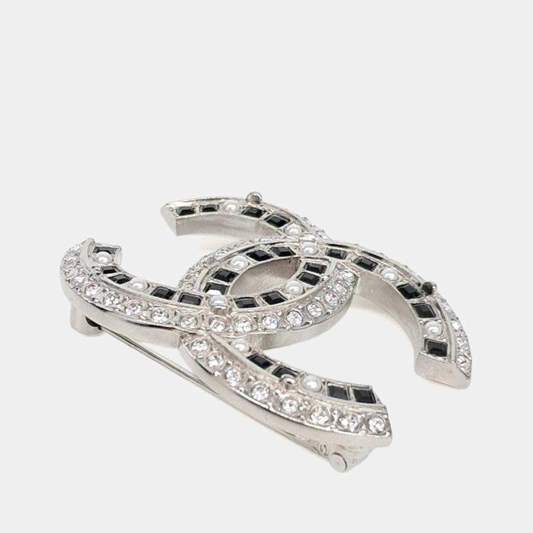 Pre Owned Chanel logo brooch