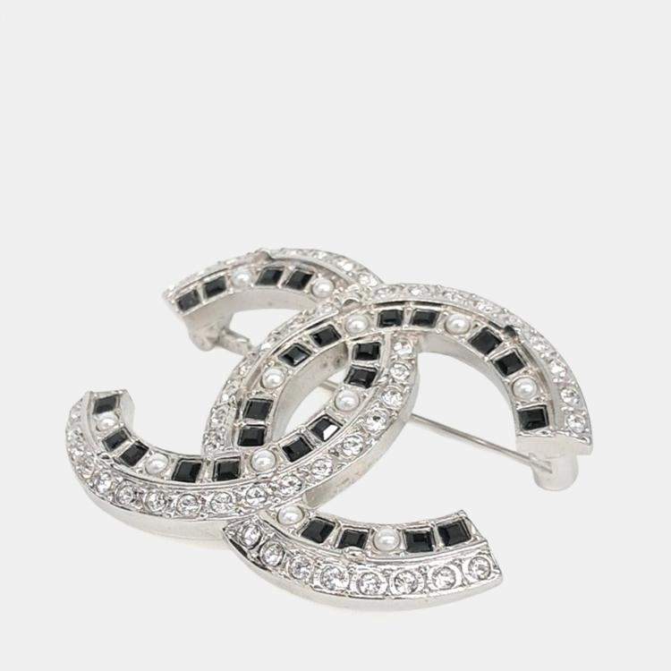 Pre Owned Chanel logo brooch