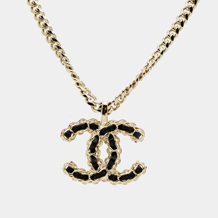مملوكة مسبقًا Chanel CC Enamel Leather Gold Tone Necklace