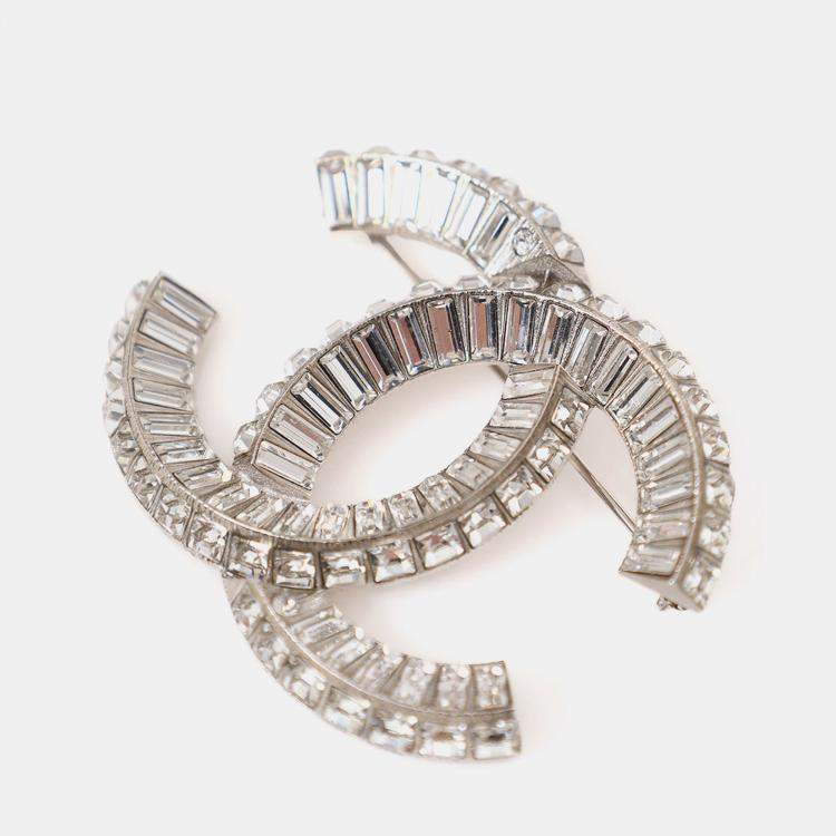 Pre Owned Chanel Silver Tone Crystal Embellished CC Brooch