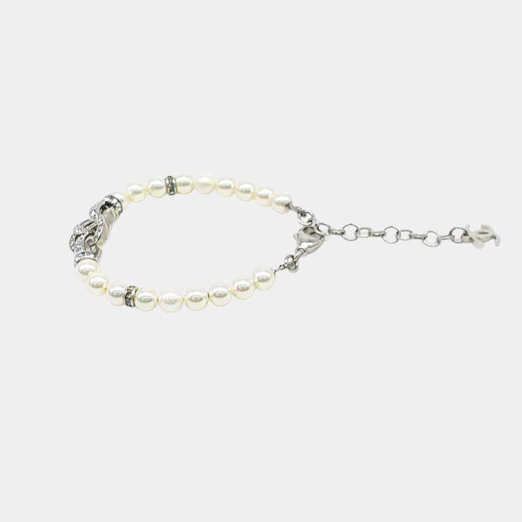مملوكة مسبقًا Chanel logo pearl bracelet