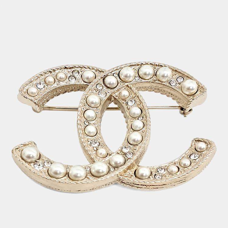 Pre Owned Chanel logo brooch