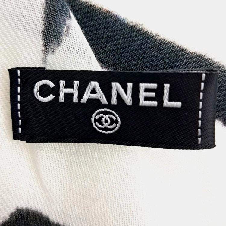 Pre Owned Chanel Multicolor cashmere muffler
