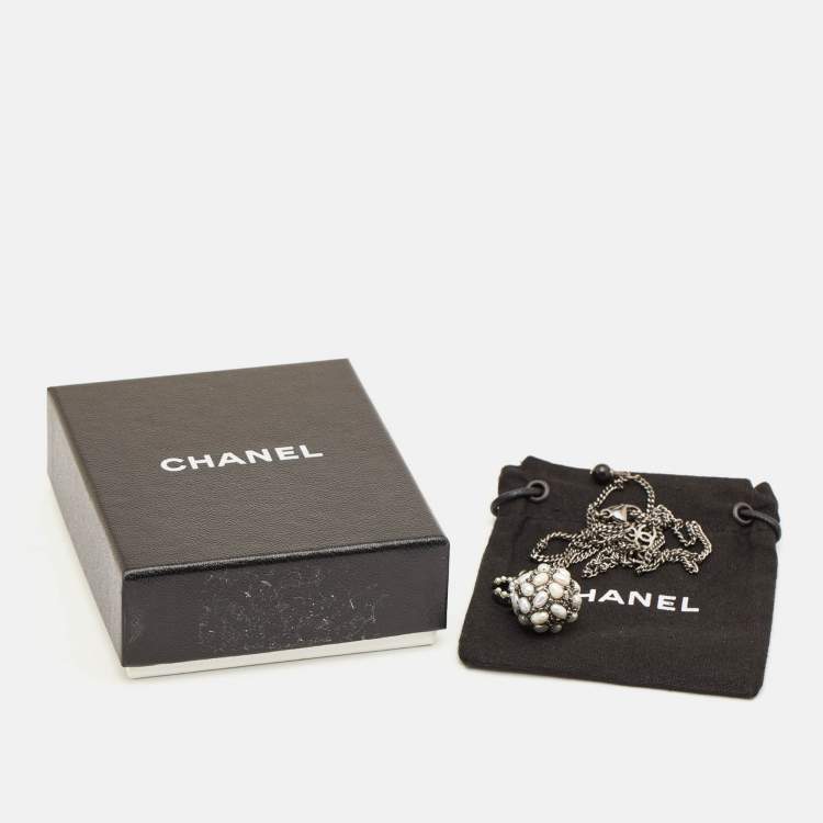 Pre Owned Chanel Faux Pearl Gunmetal Tone Pendant Necklace 