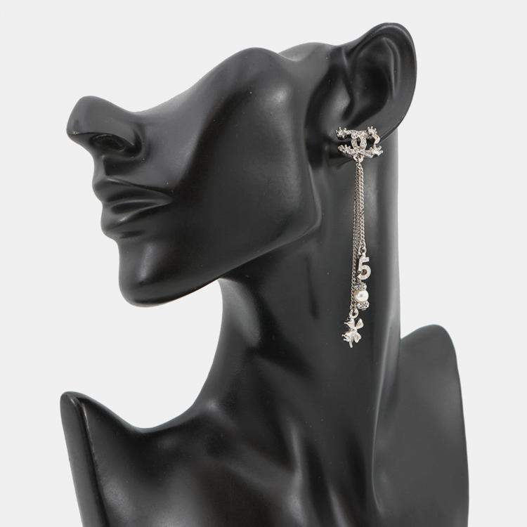 Pre Owned Chanel Cc Logo No5 Faux Pearl Clover Earrings Silver Metal Rhinestone Faux Pearl