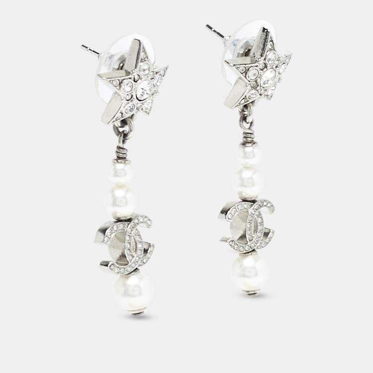 مملوكة مسبقًا Chanel CC Faux Pearl Crystals Silver Tone Dangle Earrings