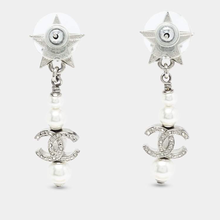 مملوكة مسبقًا Chanel CC Faux Pearl Crystals Silver Tone Dangle Earrings