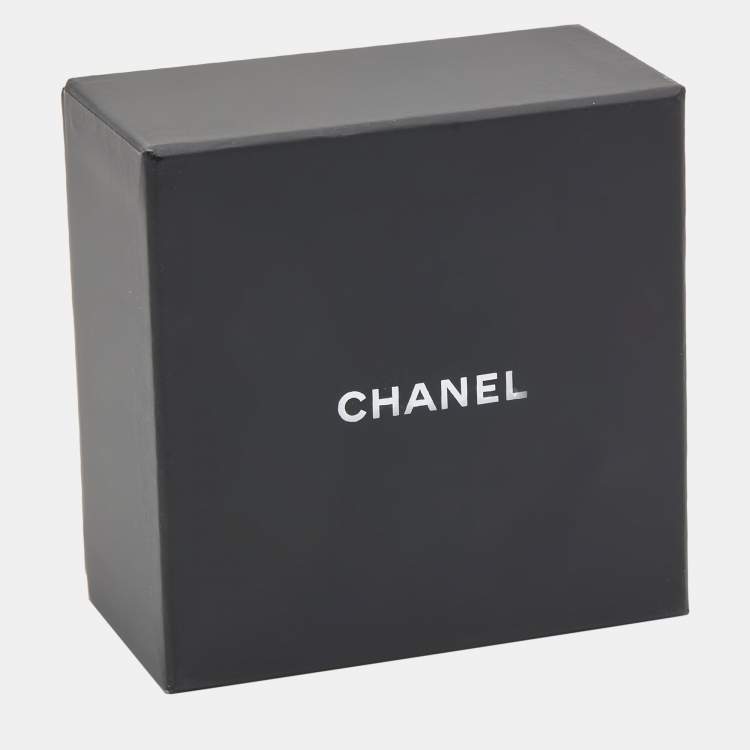 مملوكة مسبقًا Chanel CC Black Resin Faux Pearls Embedded Asymmetric Cuff Bracelet