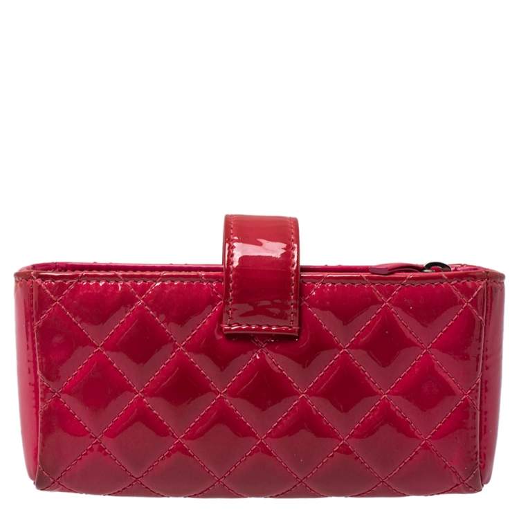 Pre Owned Chanel Fuchsia Quilted Patent Leather CC Phone Holder Clutch