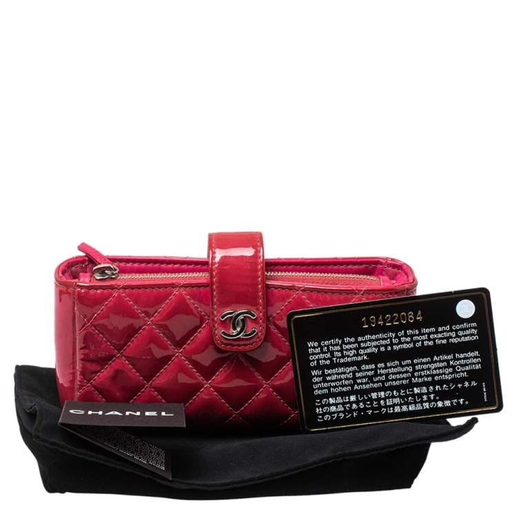 Pre Owned Chanel Fuchsia Quilted Patent Leather CC Phone Holder Clutch