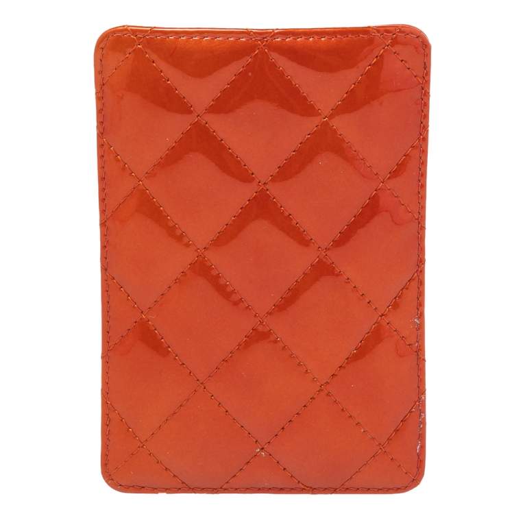 مملوكة مسبقًا Chanel Orange Quilted Patent Leather CC iPhone Case