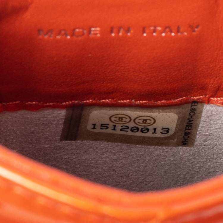 مملوكة مسبقًا Chanel Orange Quilted Patent Leather CC iPhone Case