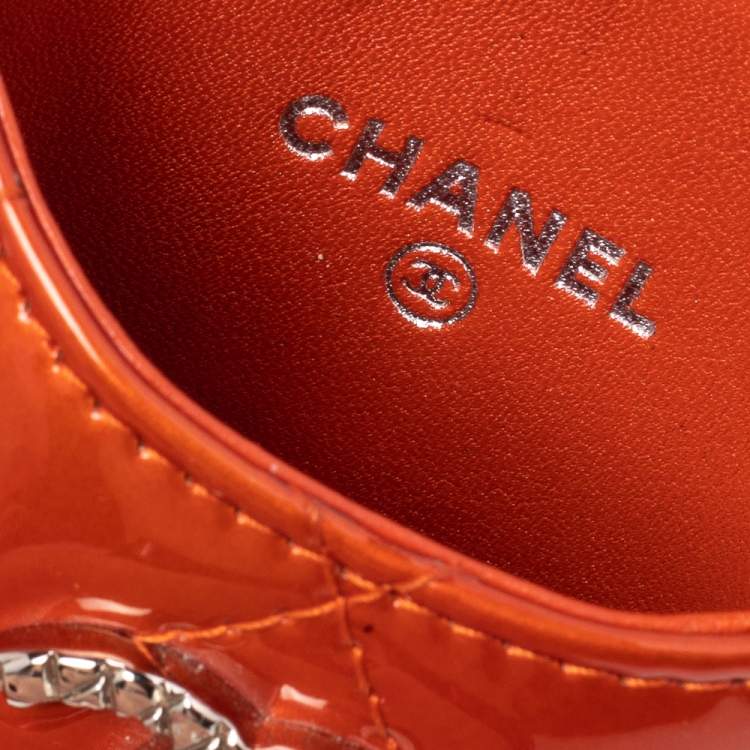 مملوكة مسبقًا Chanel Orange Quilted Patent Leather CC iPhone Case