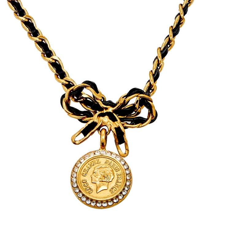 Big Gold  Black Vintage Chanel Button Pendant Necklace  singulié