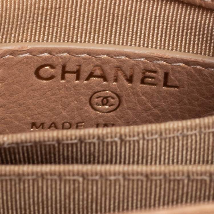 مملوكة مسبقًا Chanel Metallic Beige Quilted Leather Crossbody Phone Holder