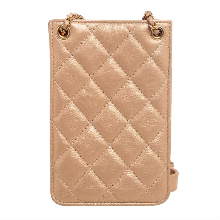مملوكة مسبقًا Chanel Metallic Beige Quilted Leather Crossbody Phone Holder