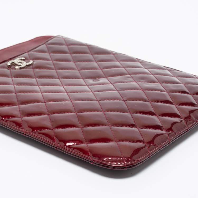 Pre Owned Chanel Burgundy Quilted Patent Leather Brilliant iPad Case