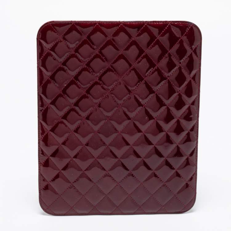 Pre Owned Chanel Burgundy Quilted Patent Leather Brilliant iPad Case