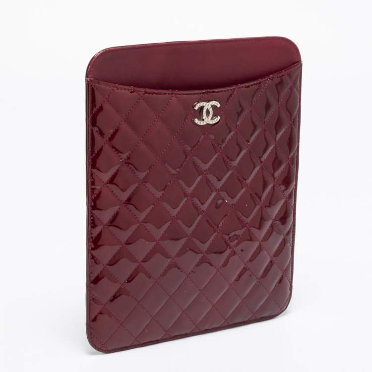 Pre Owned Chanel Burgundy Quilted Patent Leather Brilliant iPad Case