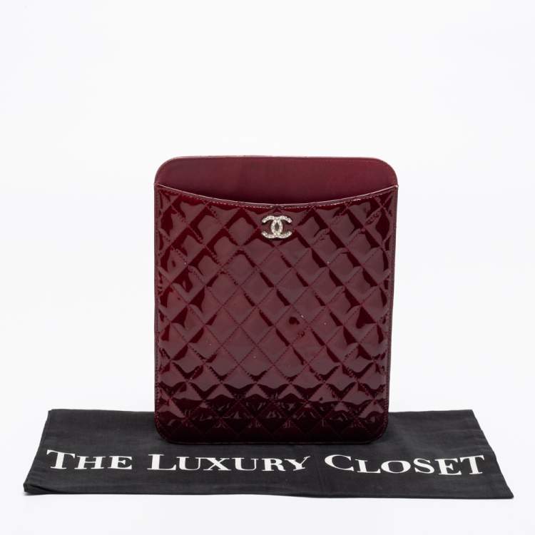 Pre Owned Chanel Burgundy Quilted Patent Leather Brilliant iPad Case