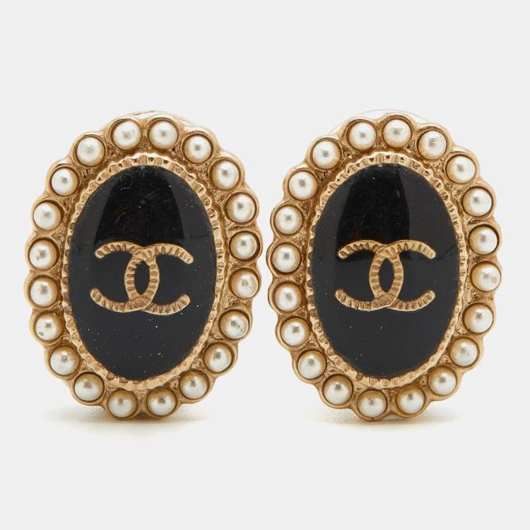 Chanel Pale Gold Tone Faux Pearl & Resin CC Oval Stud Earrings Chanel | The  Luxury Closet