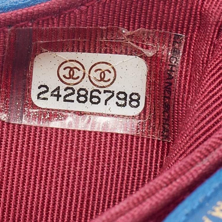 مملوكة مسبقًا Chanel Blue Quilted Leather CC Chain Phone Holder