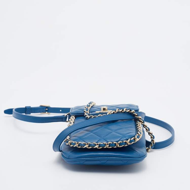 مملوكة مسبقًا Chanel Blue Quilted Leather CC Chain Phone Holder